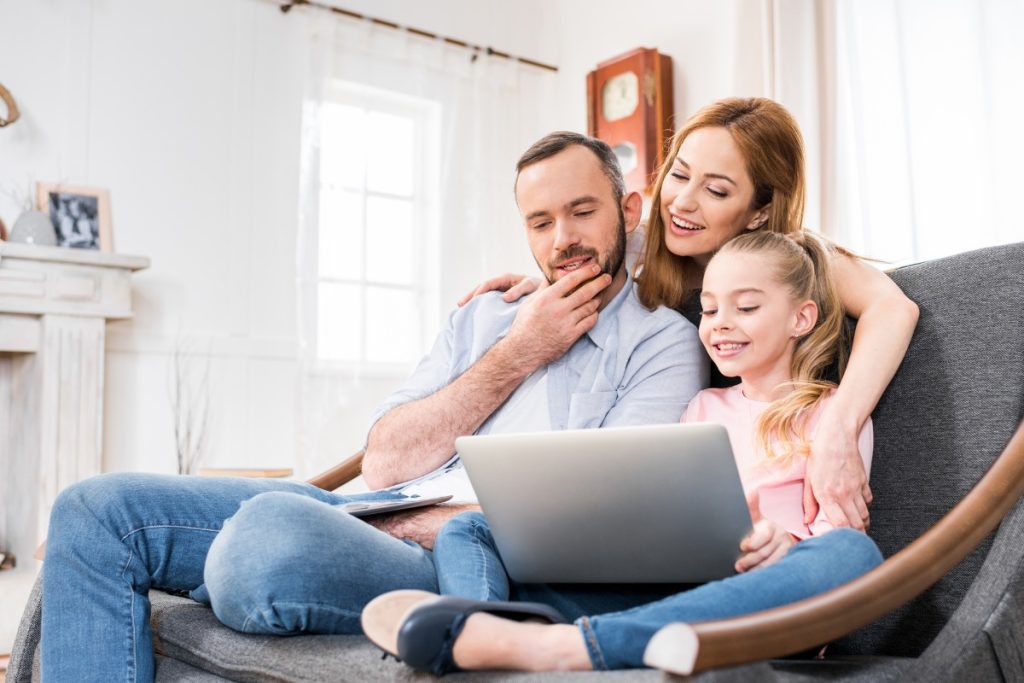 Famille change de fournisseur d'électricité à Paris