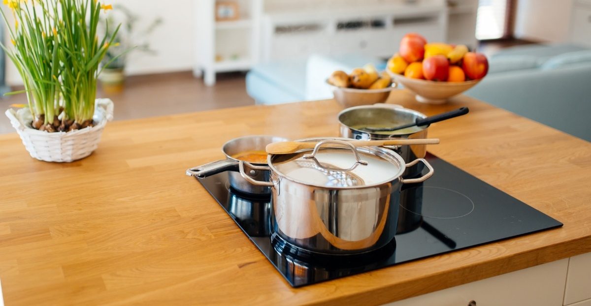 Combien consomme une plaque de cuisson