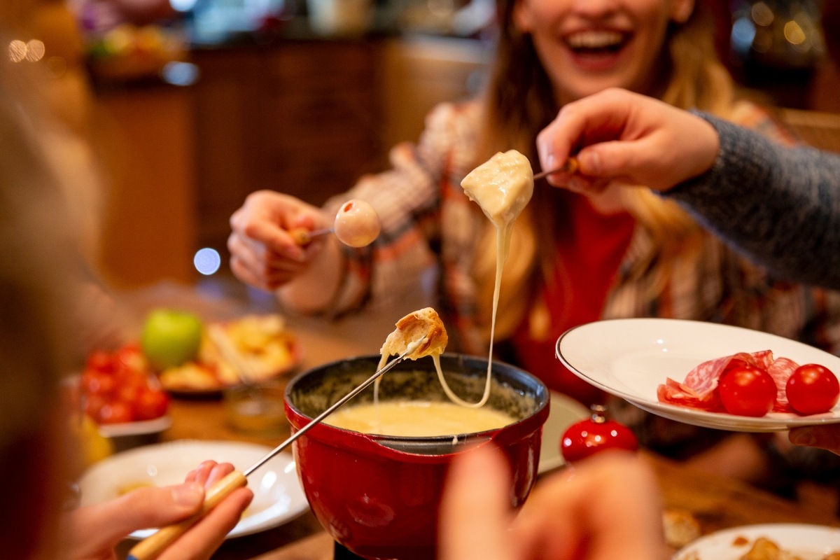 Entre raclette, fondue et plancha quel appareil consomme le plus