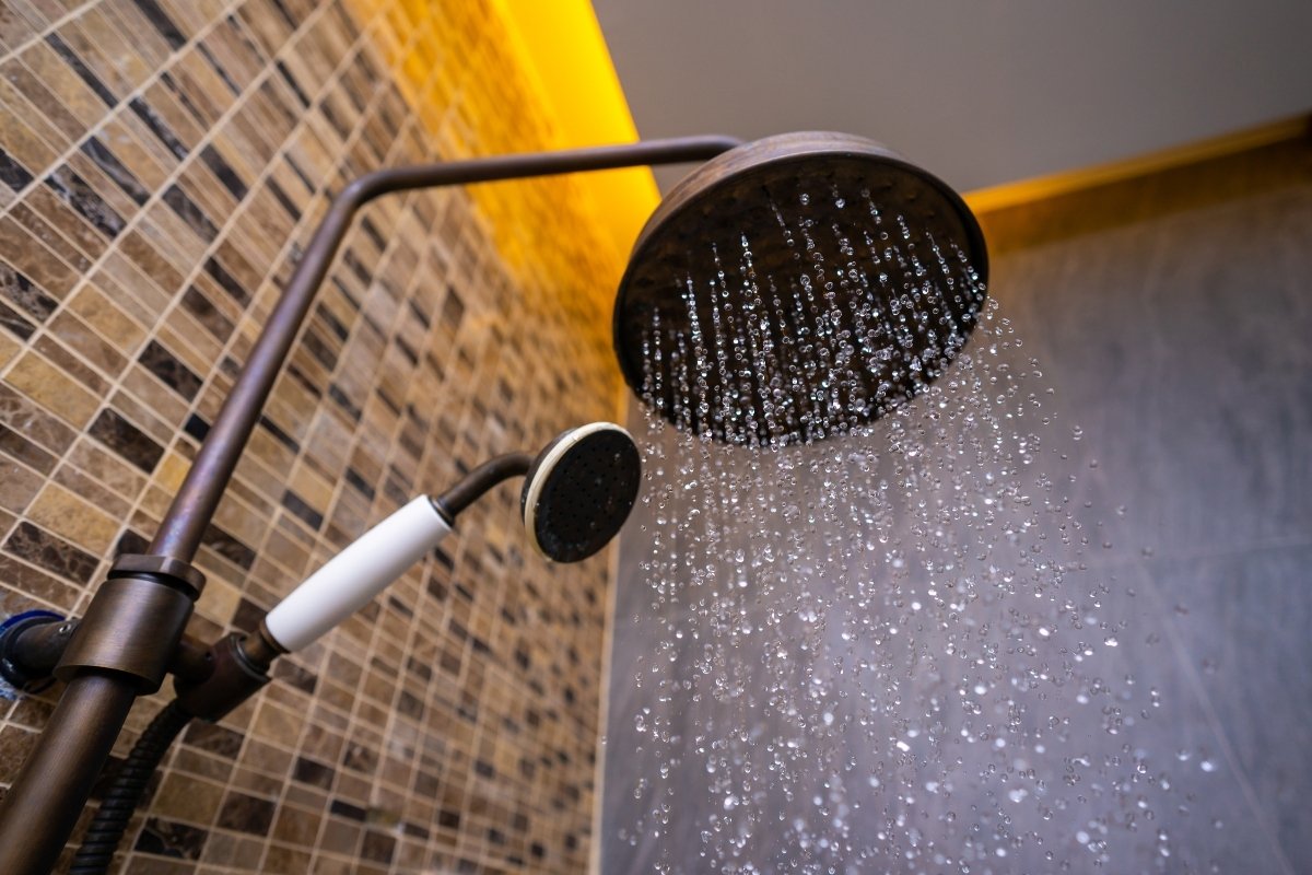 Réduire sa facture d’eau l’astuce simple à adopter sous la douche