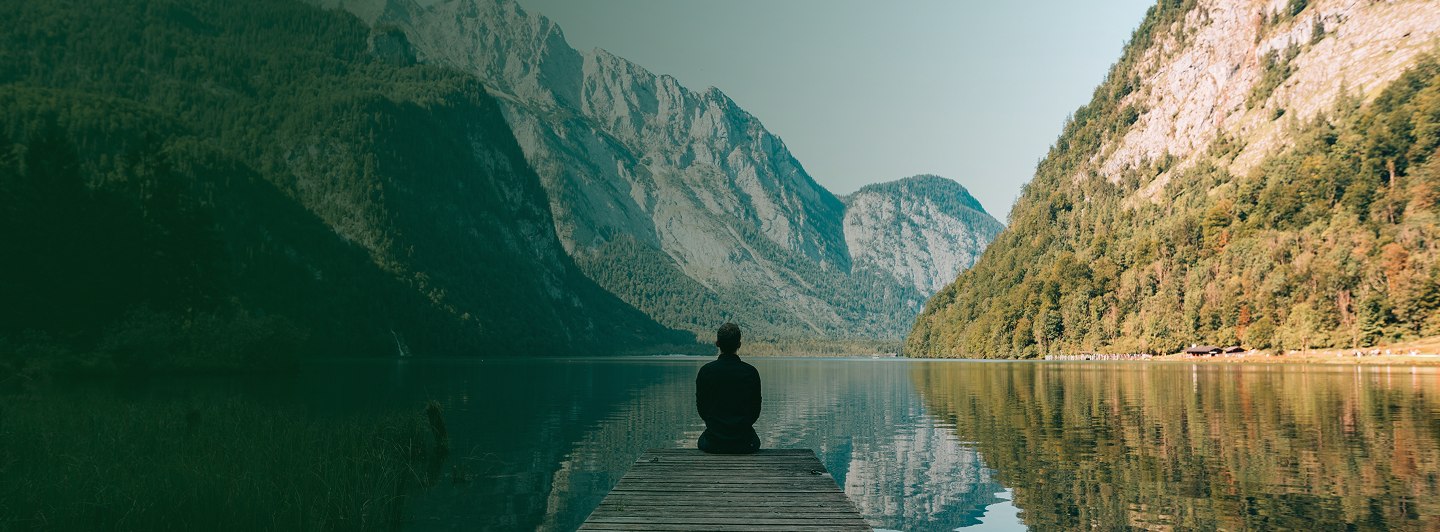 Background homme face à la nature