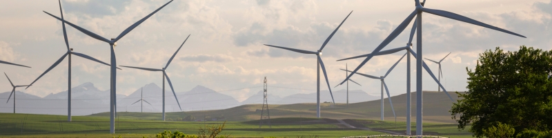 Paysage avec des éoliennes