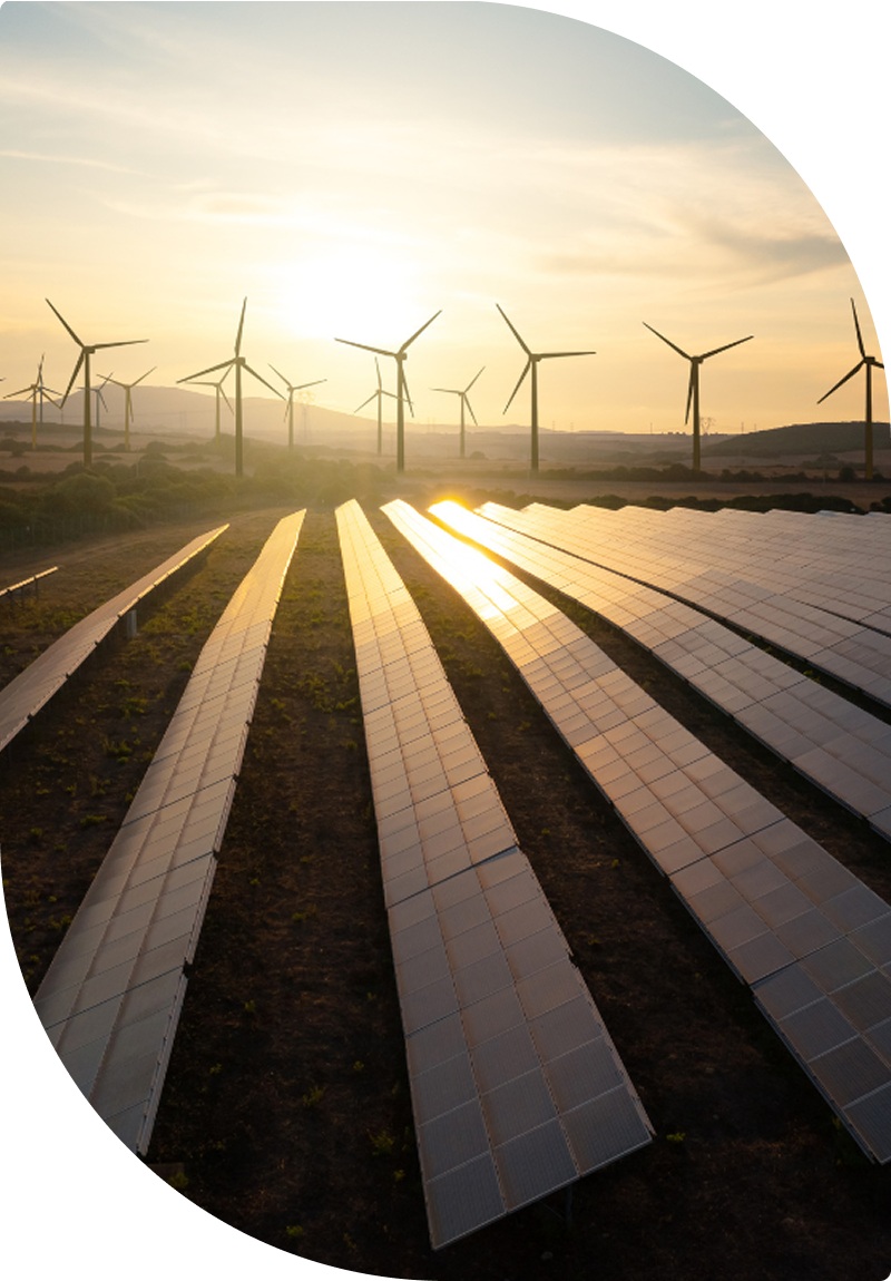 Paysage avec éolien et solaire