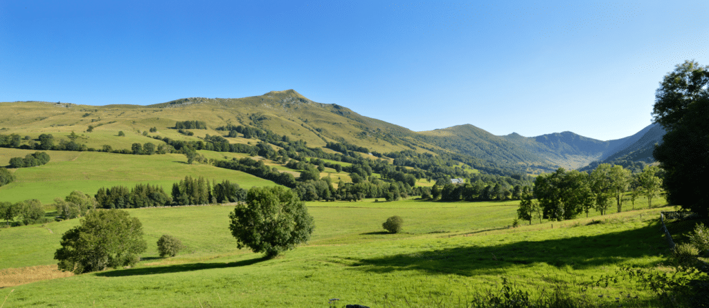 Paysage dans le Cantal à l'environnement intact - la bellenergie